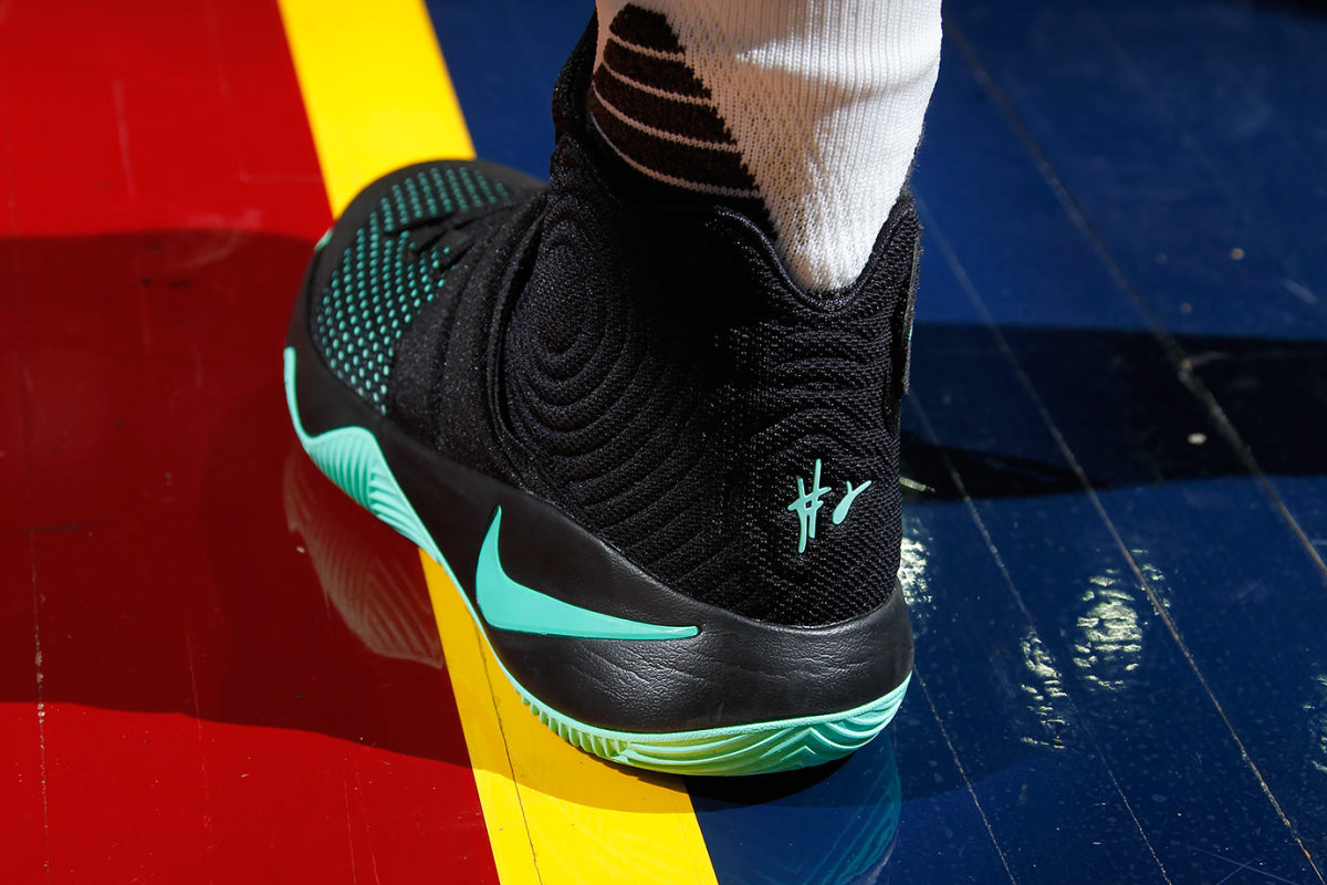 Kyrie-Irving-Nke-Kyrie-2-Green-Glow.jpg